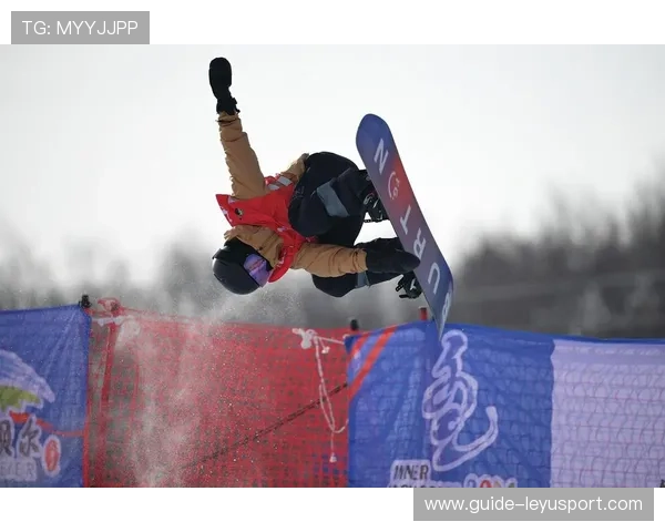 世界冠军滑雪挑战失败变“球”，背后藏着的勇气与坚持