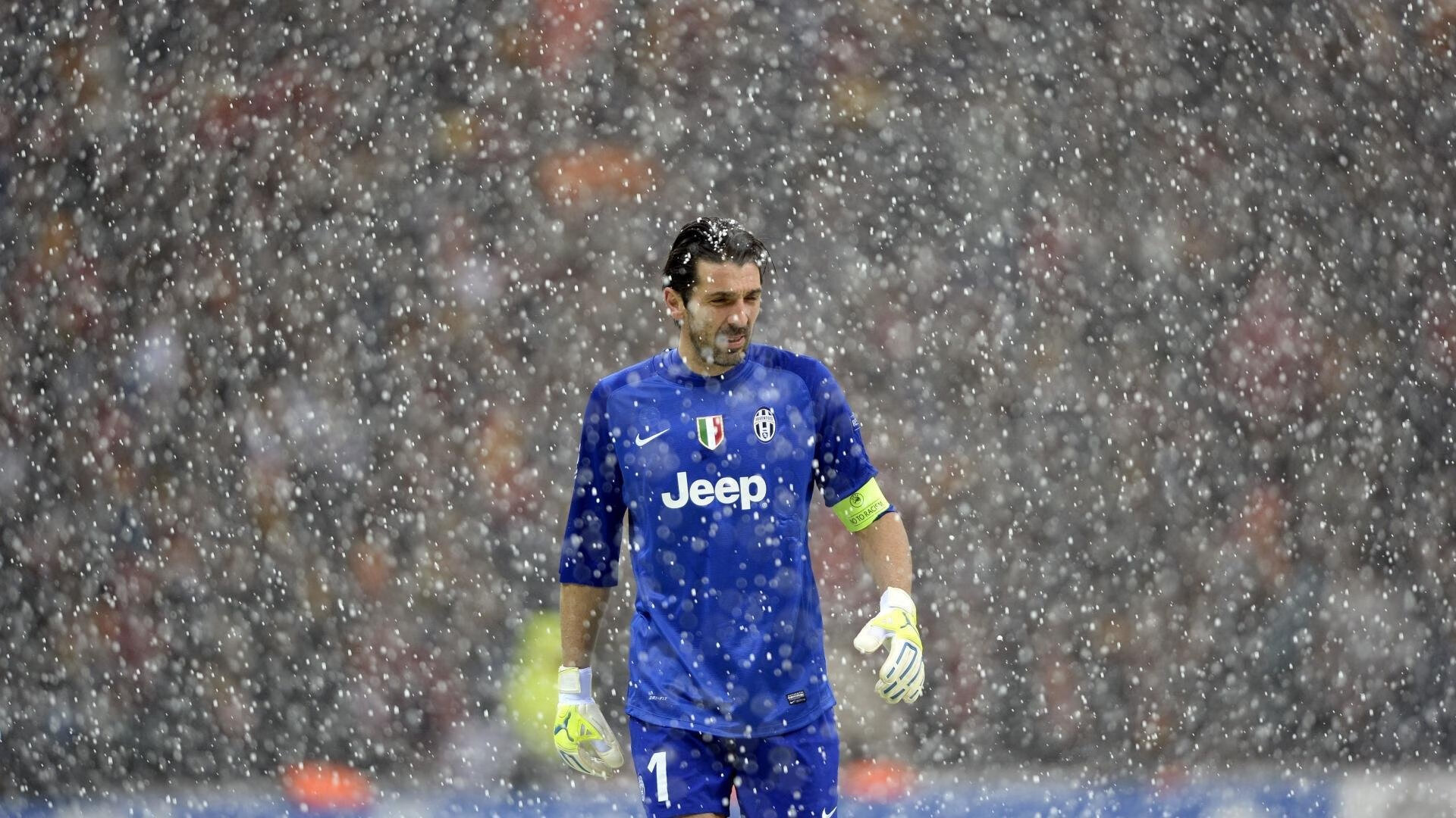 热刺进攻端跑动积极撕裂空间，热刺进球